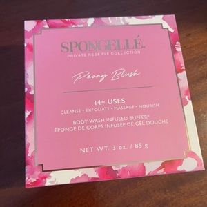 Spongelike facial sponge